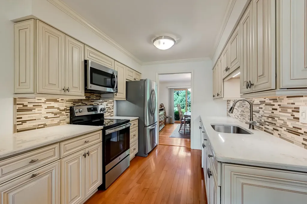 2S742 Avenue Cherbourg Oak Brook IL 60523