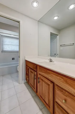 2S742 Avenue Cherbourg Oak Brook IL 60523