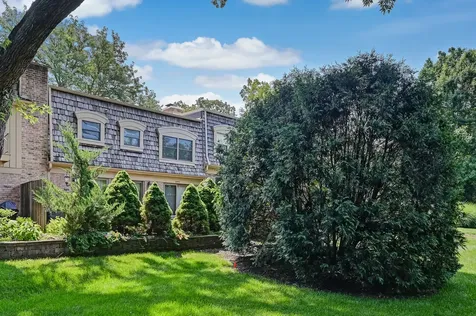 2S742 Avenue Cherbourg Oak Brook IL 60523