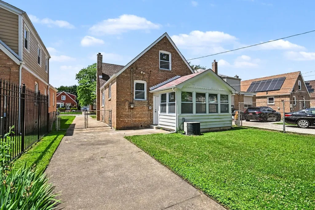 10827 South Peoria Street Chicago IL 60643