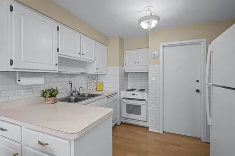 2700 East Bel Aire Drive Arlington Heights IL 60004