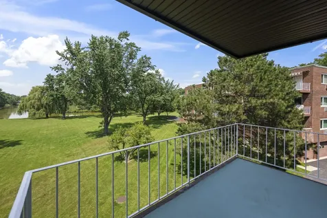 2700 East Bel Aire Drive Arlington Heights IL 60004