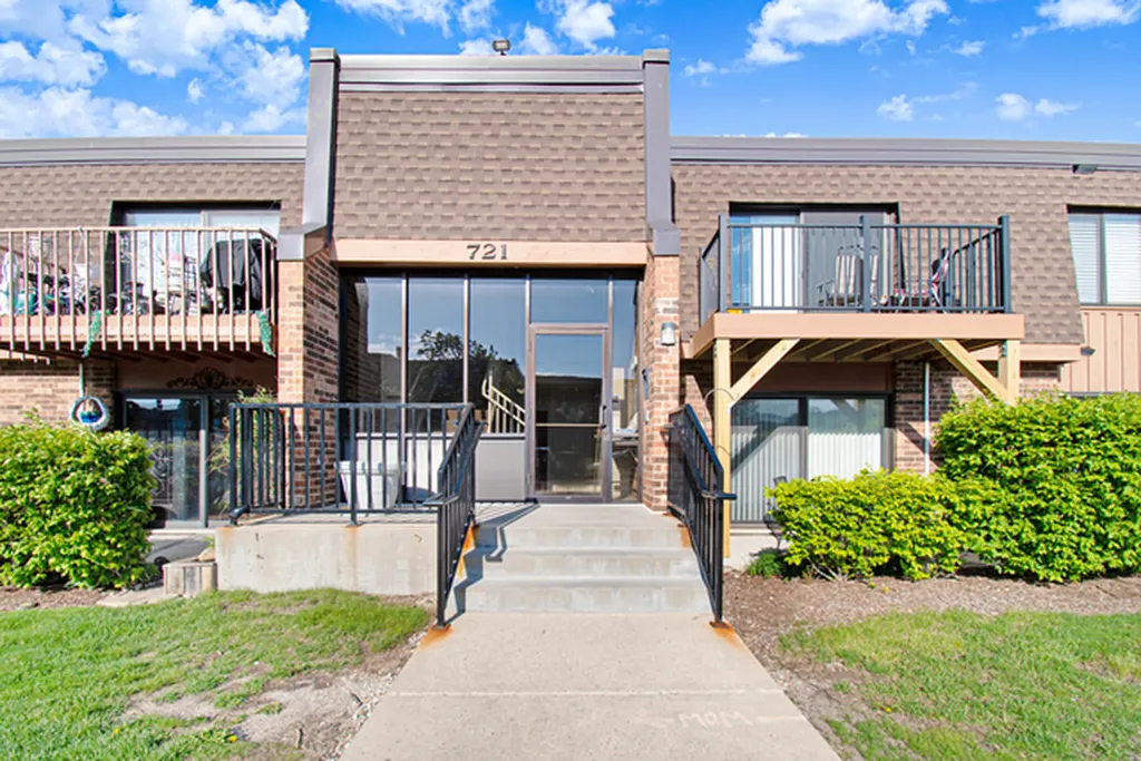 721 Tipperary Court Schaumburg IL 60193