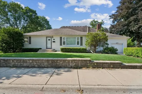 110 West 12th Avenue Naperville IL 60563