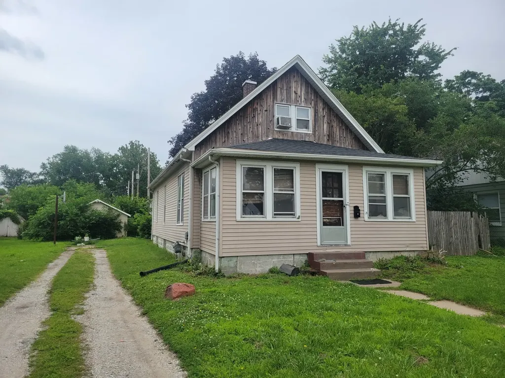 3313 9TH Street Rock Island IL 61201