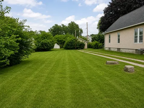 3313 9TH Street Rock Island IL 61201