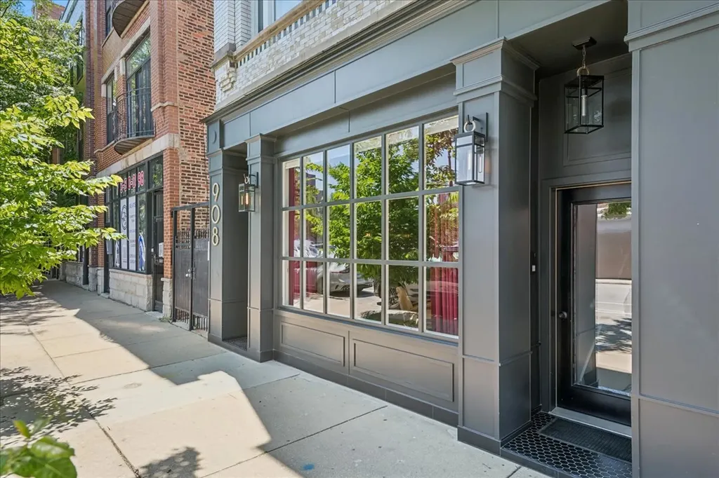 908 North California Avenue Chicago IL 60622