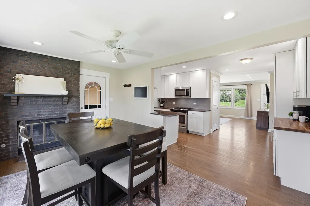 619 Oneida Drive Schaumburg IL 60193
