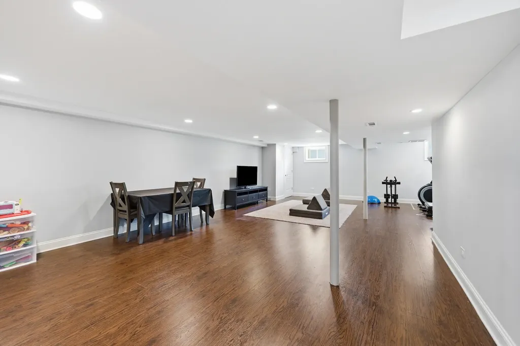 619 Oneida Drive Schaumburg IL 60193