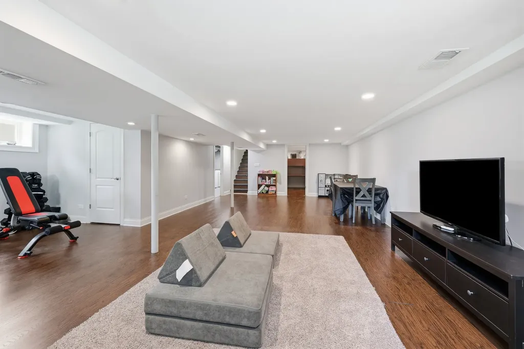 619 Oneida Drive Schaumburg IL 60193