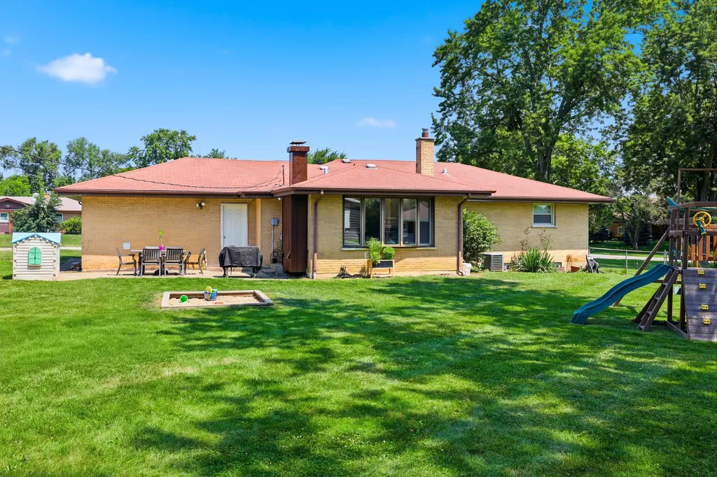 619 Oneida Drive Schaumburg IL 60193