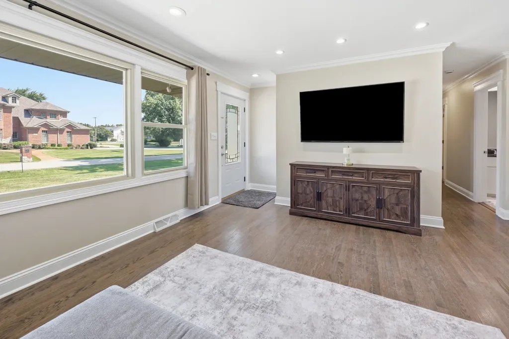 619 Oneida Drive Schaumburg IL 60193