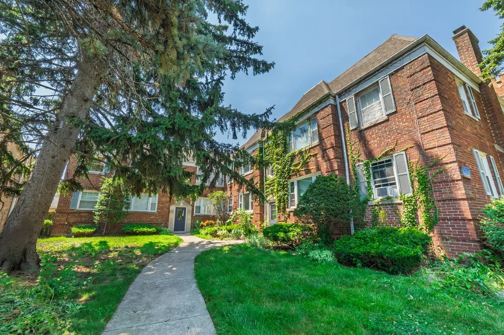 10518 South Artesian Avenue Chicago IL 60655