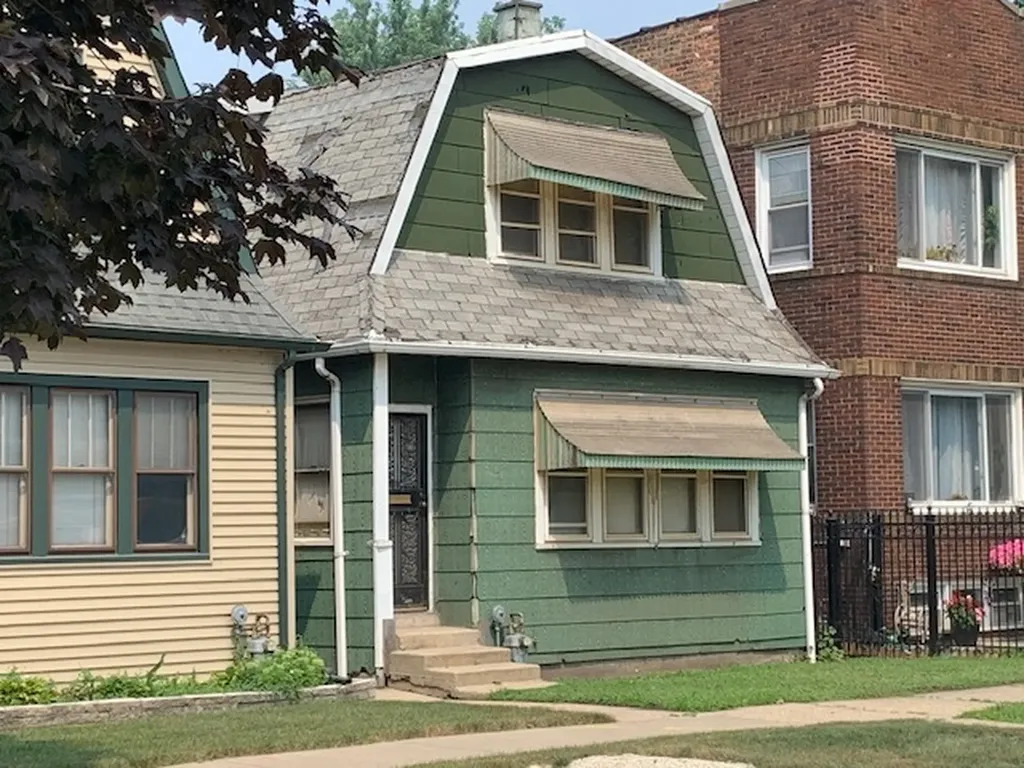 9726 South Avenue J Chicago IL 60617