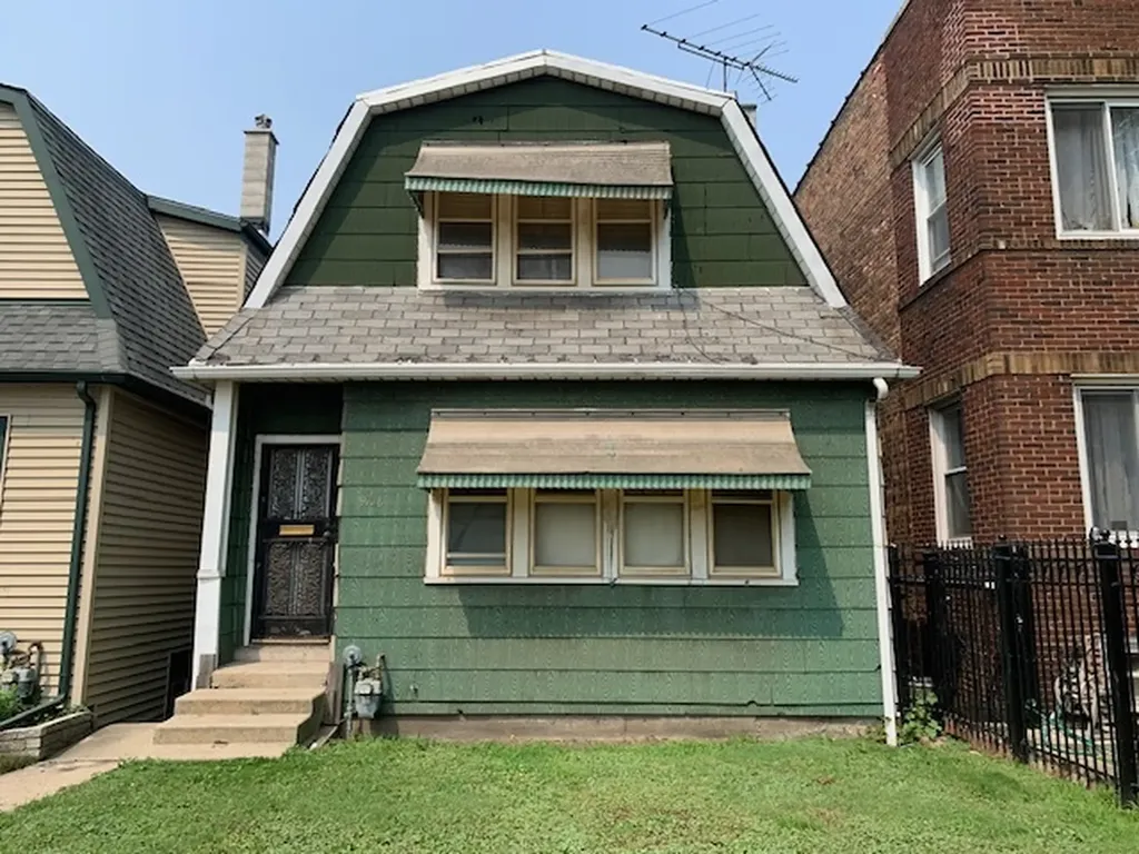9726 South Avenue J Chicago IL 60617
