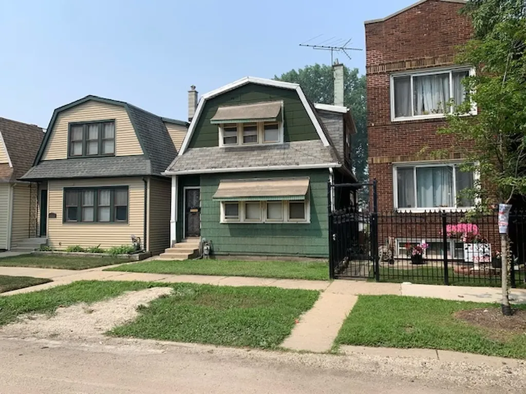 9726 South Avenue J Chicago IL 60617
