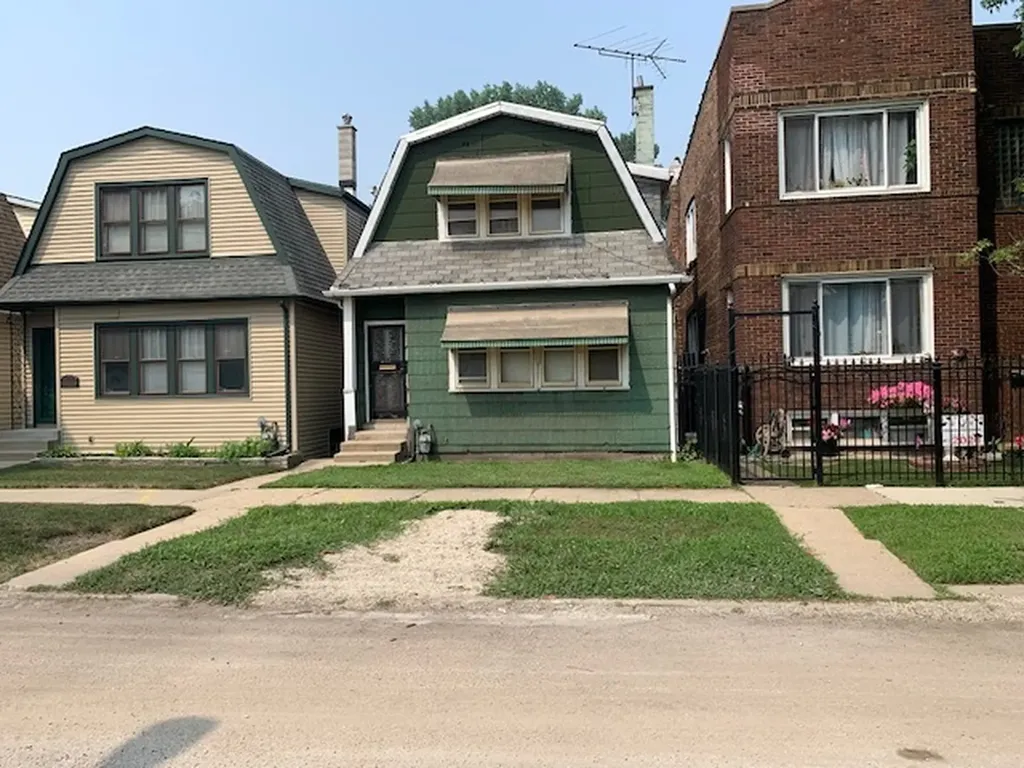 9726 South Avenue J Chicago IL 60617