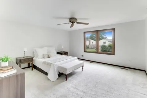 2620 North Phelps Avenue Arlington Heights IL 60004