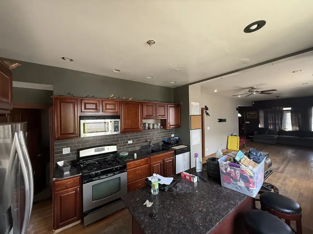 4256 North Meade Avenue Chicago IL 60634