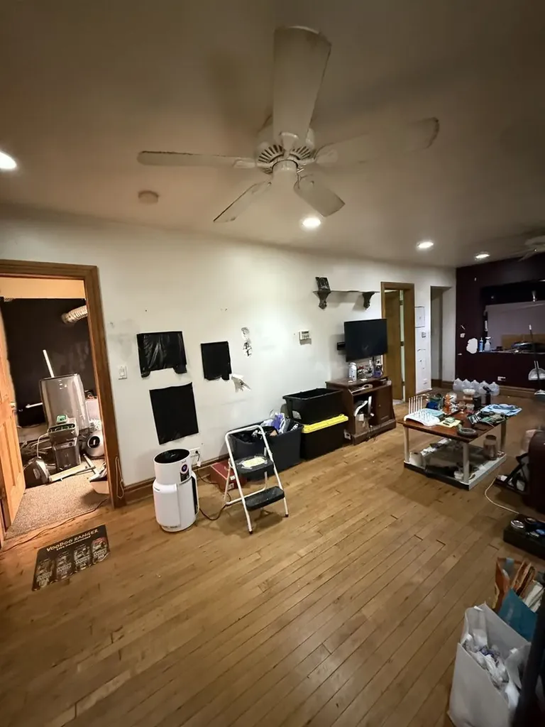 4256 North Meade Avenue Chicago IL 60634