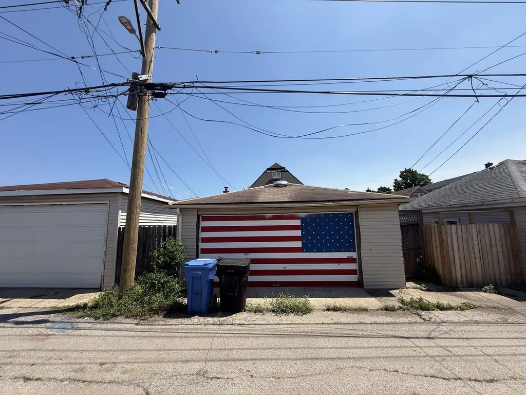 4256 North Meade Avenue Chicago IL 60634