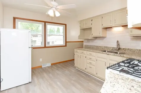 1527 South Main Street Belvidere IL 61008