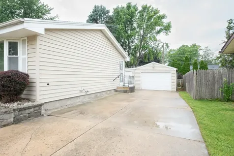 1527 South Main Street Belvidere IL 61008
