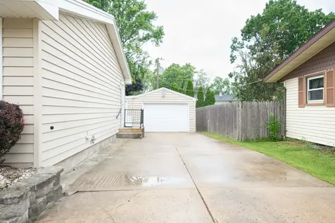 1527 South Main Street Belvidere IL 61008