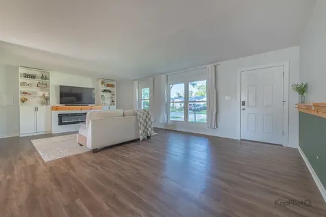 65 Laurel Trail Wheeling IL 60090