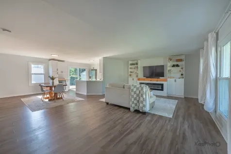 65 Laurel Trail Wheeling IL 60090