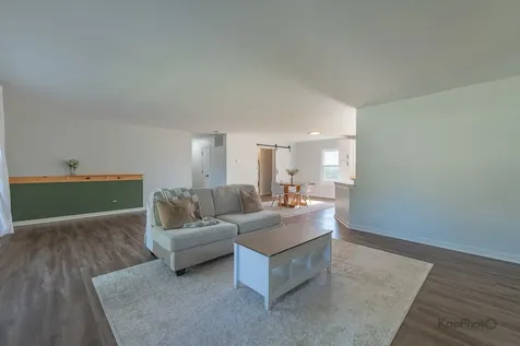 65 Laurel Trail Wheeling IL 60090
