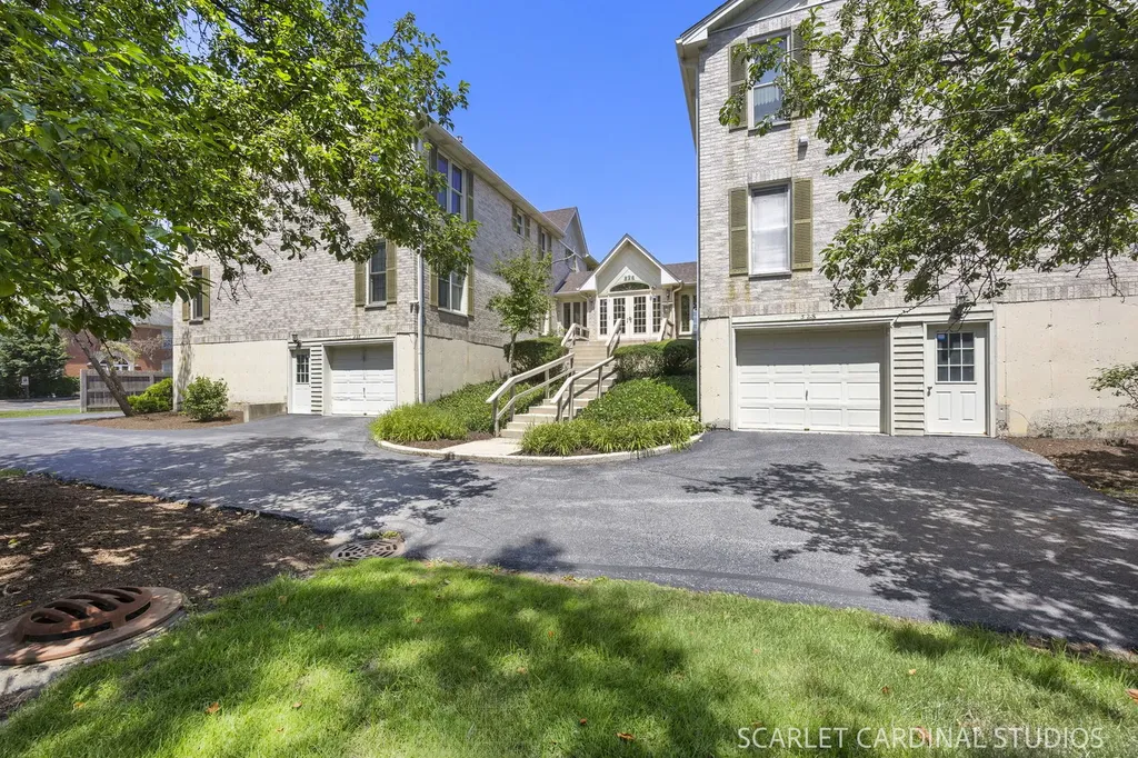 528 Pershing Avenue Glen Ellyn IL 60137