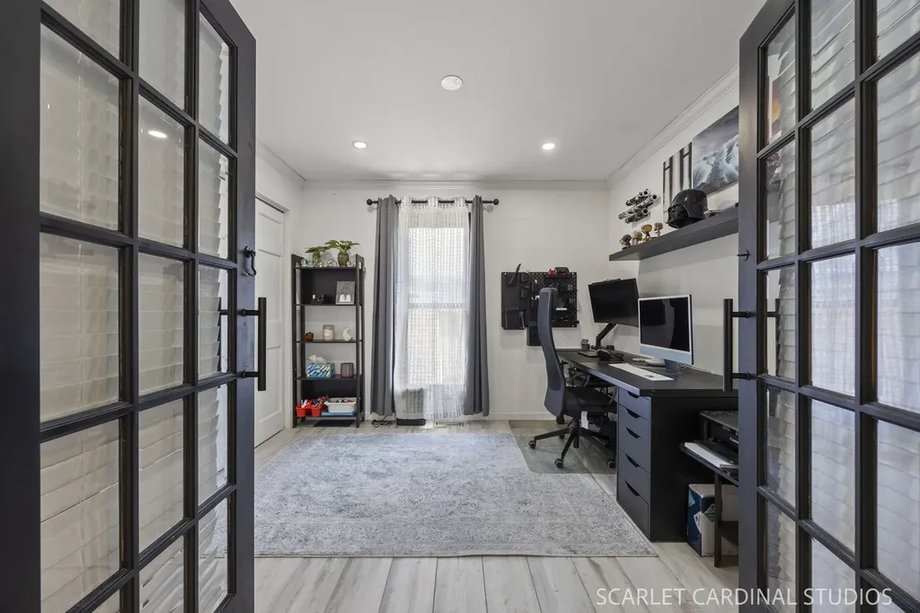 528 Pershing Avenue Glen Ellyn IL 60137