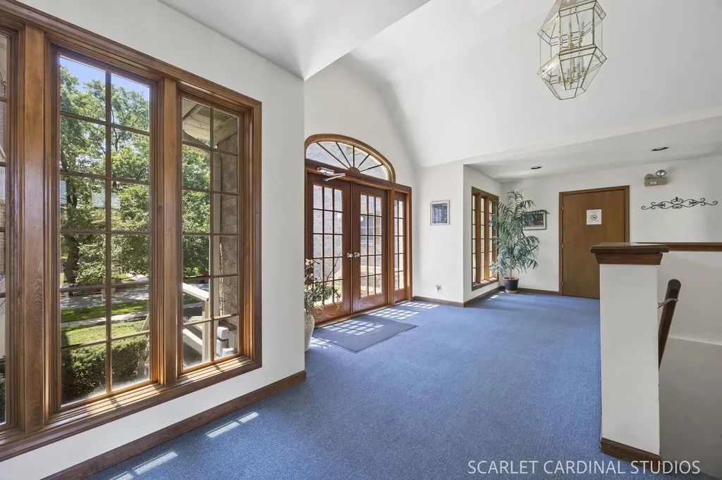 528 Pershing Avenue Glen Ellyn IL 60137