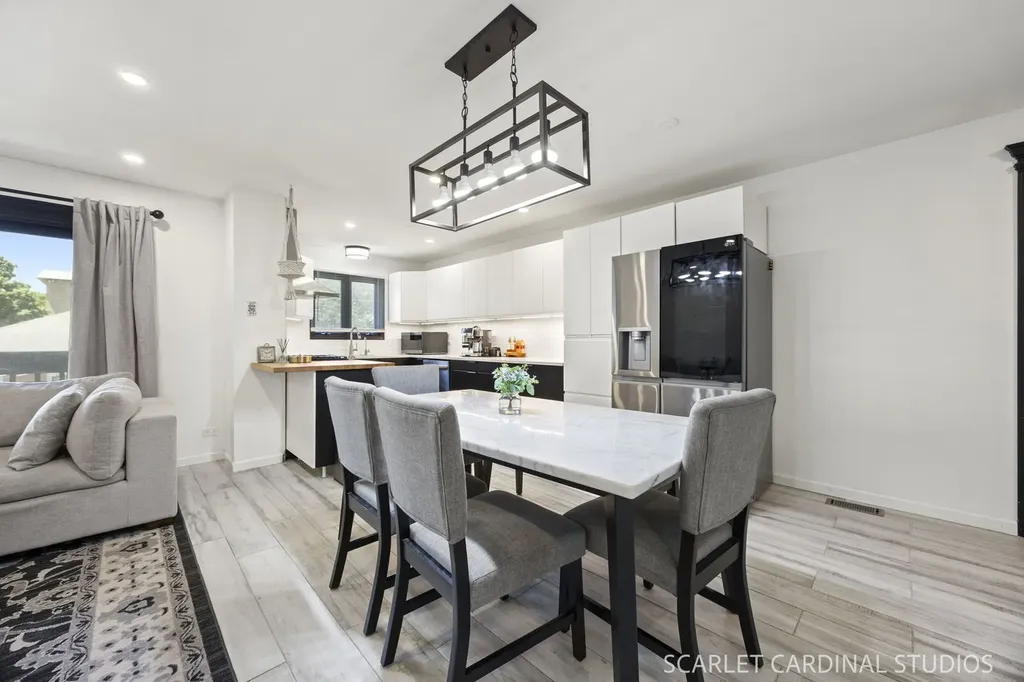 528 Pershing Avenue Glen Ellyn IL 60137