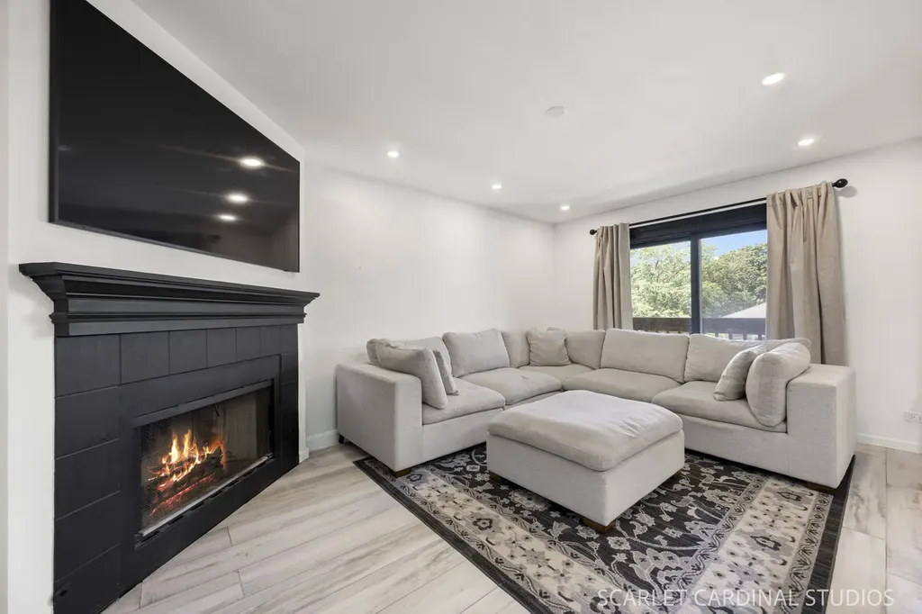 528 Pershing Avenue Glen Ellyn IL 60137