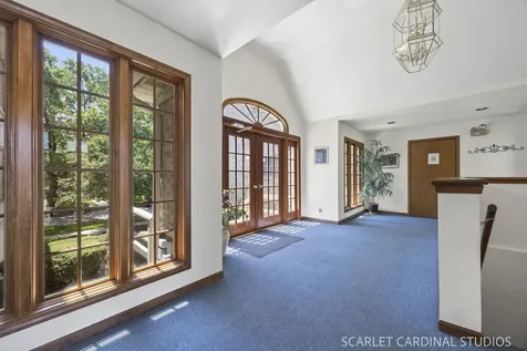 528 Pershing Avenue Glen Ellyn IL 60137