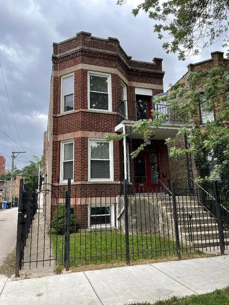 3215 West Warner Avenue Chicago IL 60618