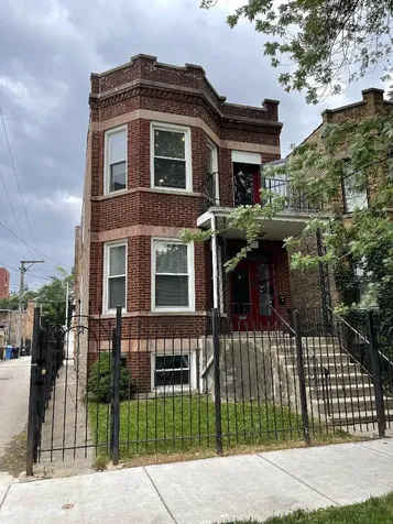 3215 West Warner Avenue Chicago IL 60618