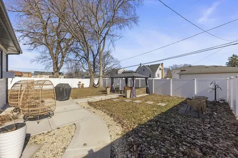 9525 Parkside Avenue Oak Lawn IL 60453
