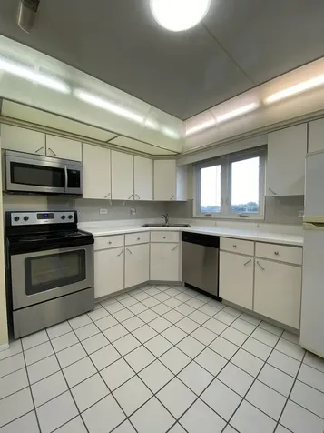 9375 Landings Lane Des Plaines IL 60016