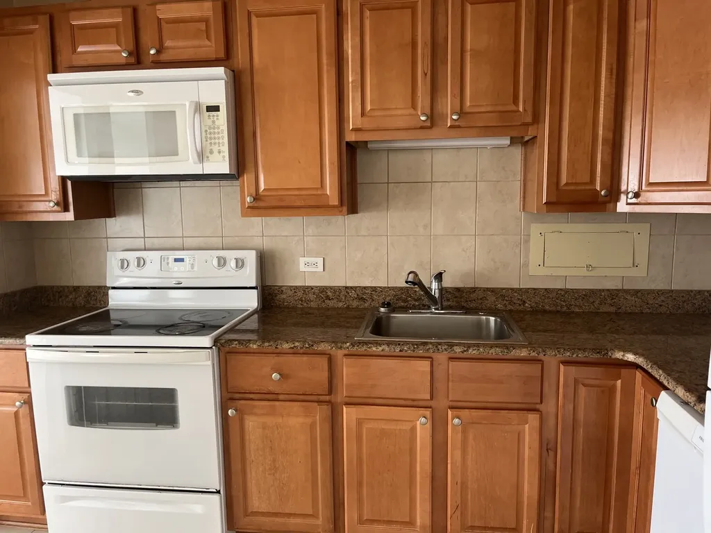 6157 North Sheridan Road Chicago IL 60660