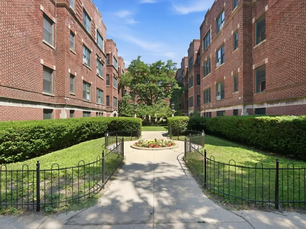 5551 South Kimbark Avenue Chicago IL 60637
