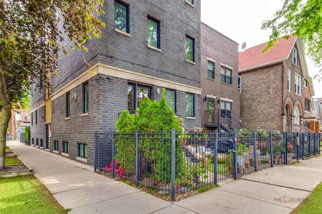 2501 West Haddon Avenue Chicago IL 60622