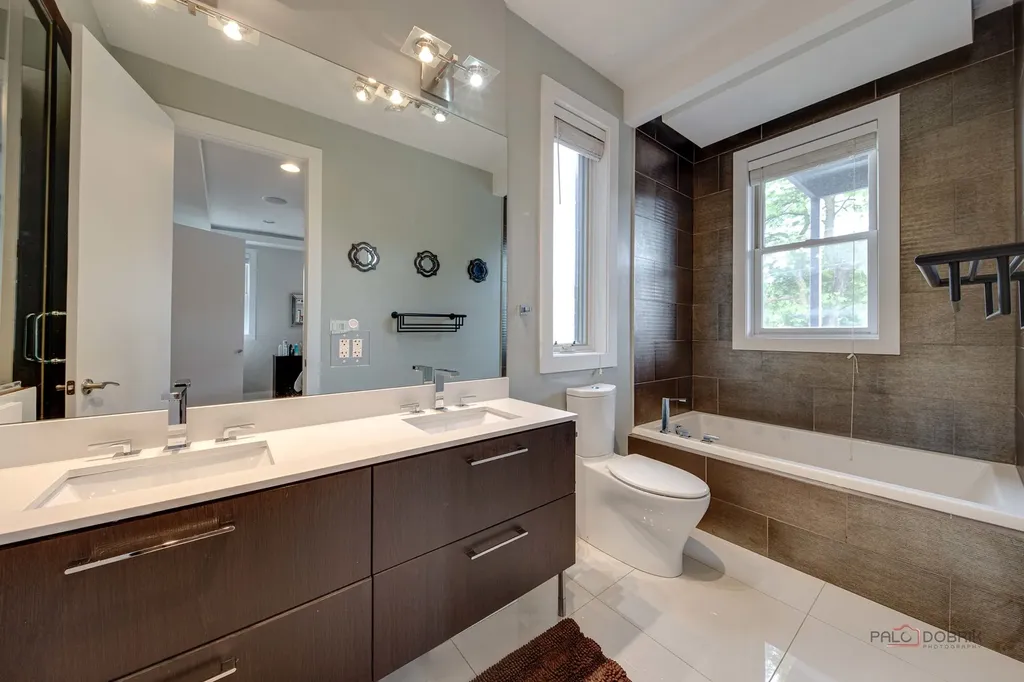 2501 West Haddon Avenue Chicago IL 60622