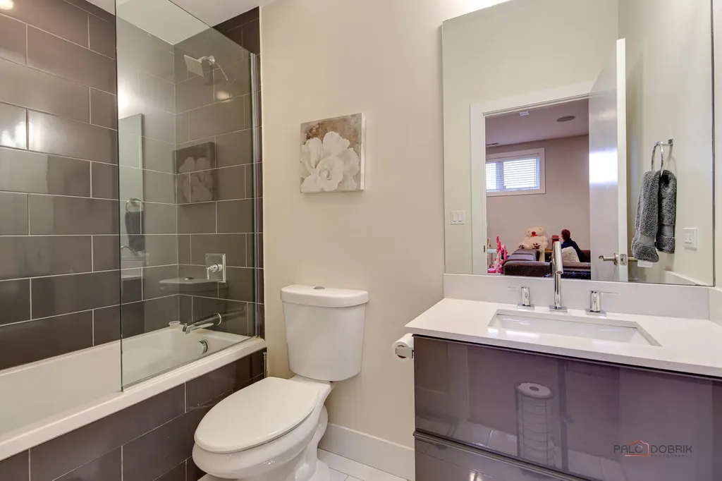 2501 West Haddon Avenue Chicago IL 60622