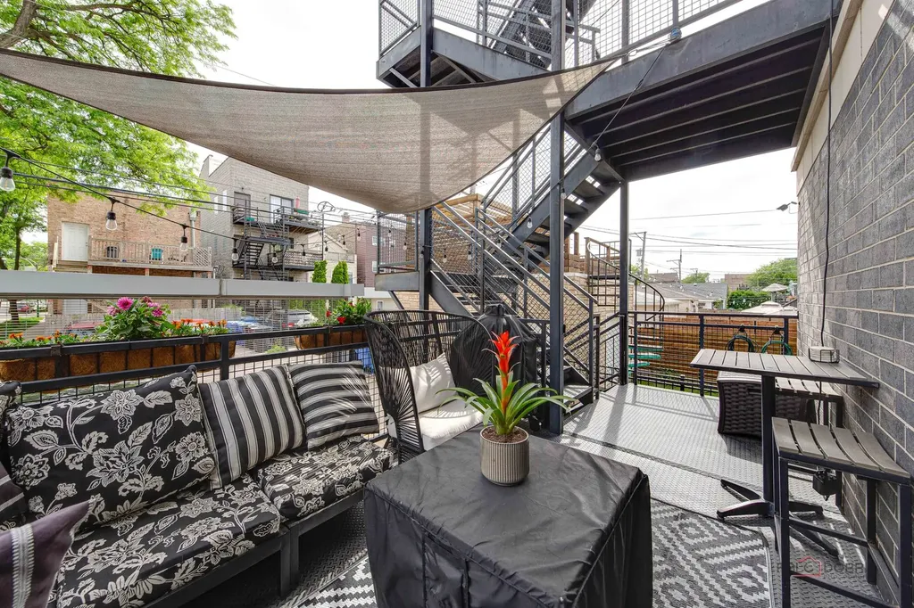 2501 West Haddon Avenue Chicago IL 60622