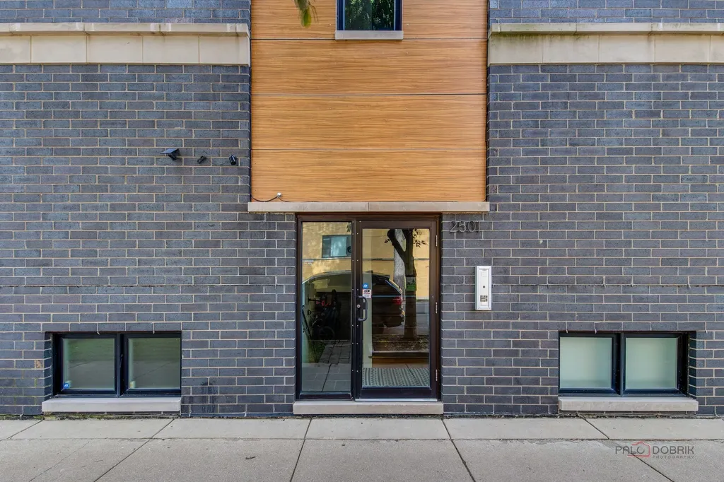 2501 West Haddon Avenue Chicago IL 60622
