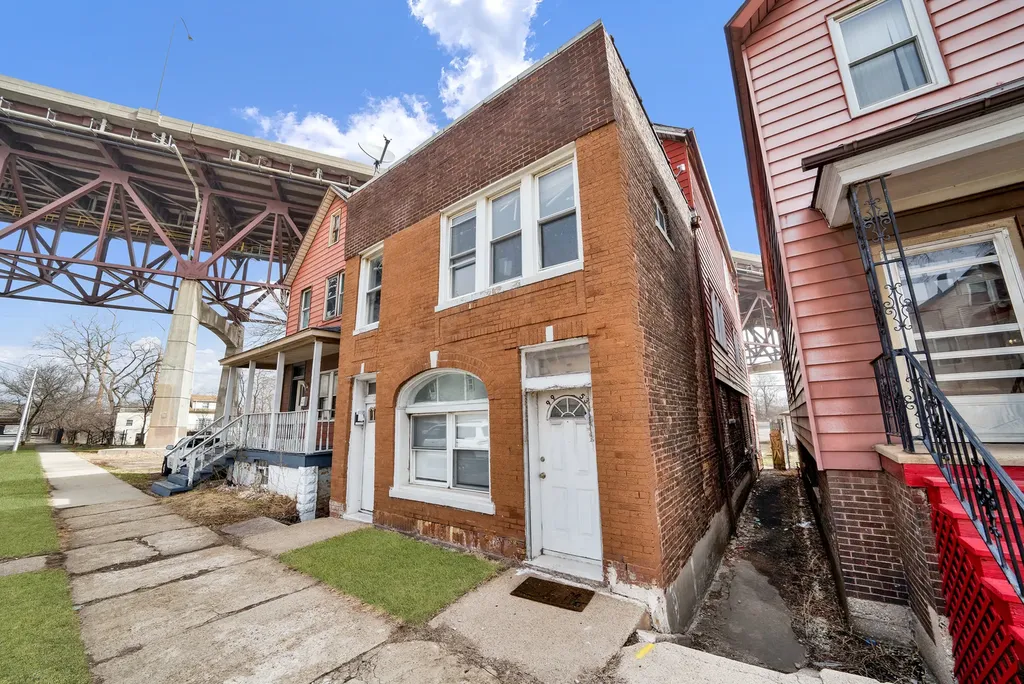 9953 South Avenue M W Chicago IL 60617