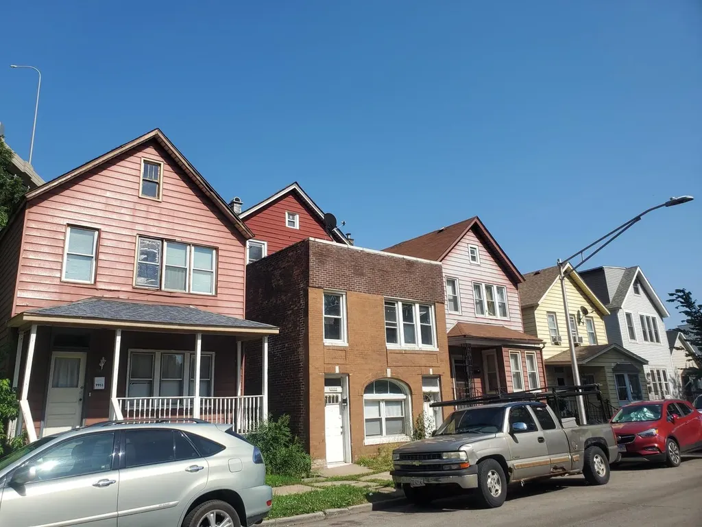 9953 South Avenue M W Chicago IL 60617